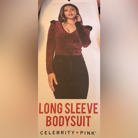 V-Neck Ruffle detail shoulder velvet bodysuit - Picture 6 of 9